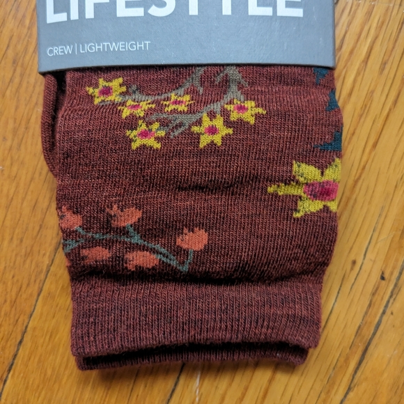 Darn Tough Womens Fable Crew Lightweight Lifestyle Socks - Picture 4 of 4